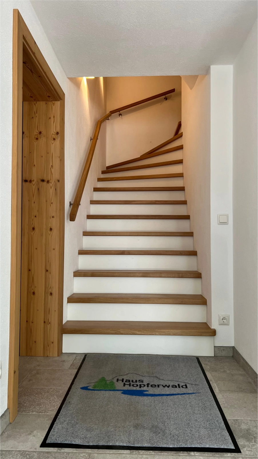 Neue Treppe Neue Treppe nach der Renovierung